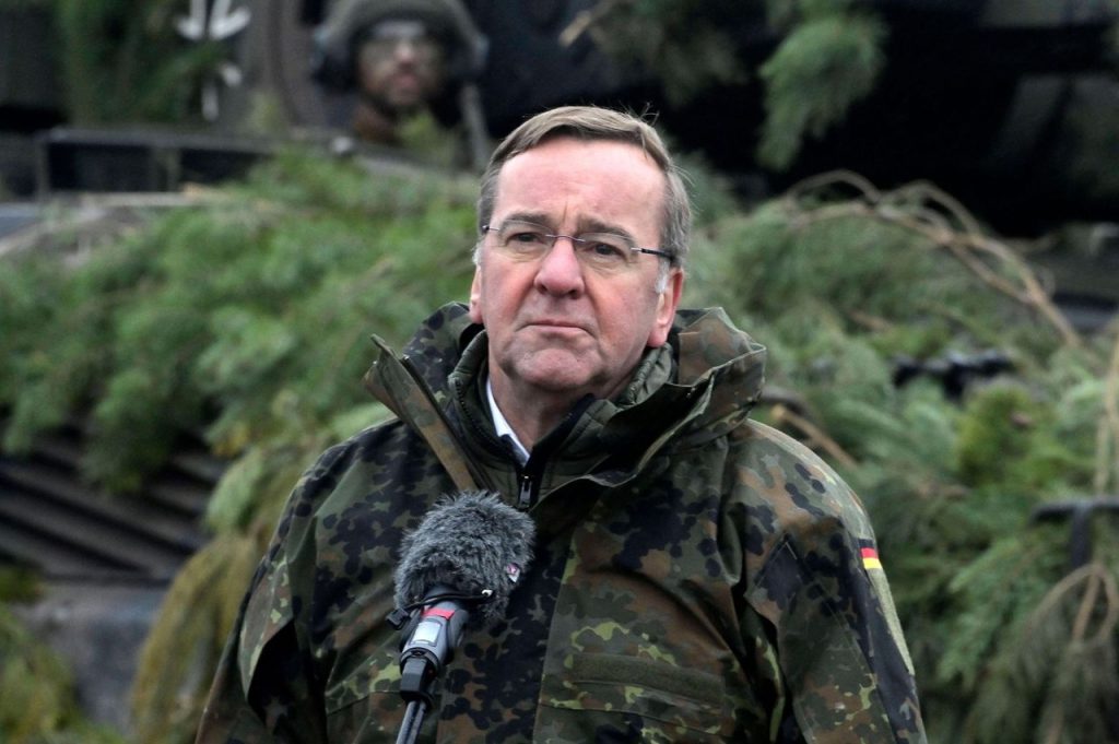 Министр обороны ФРГ заявил о дыре в €6 млрд в военном бюджете