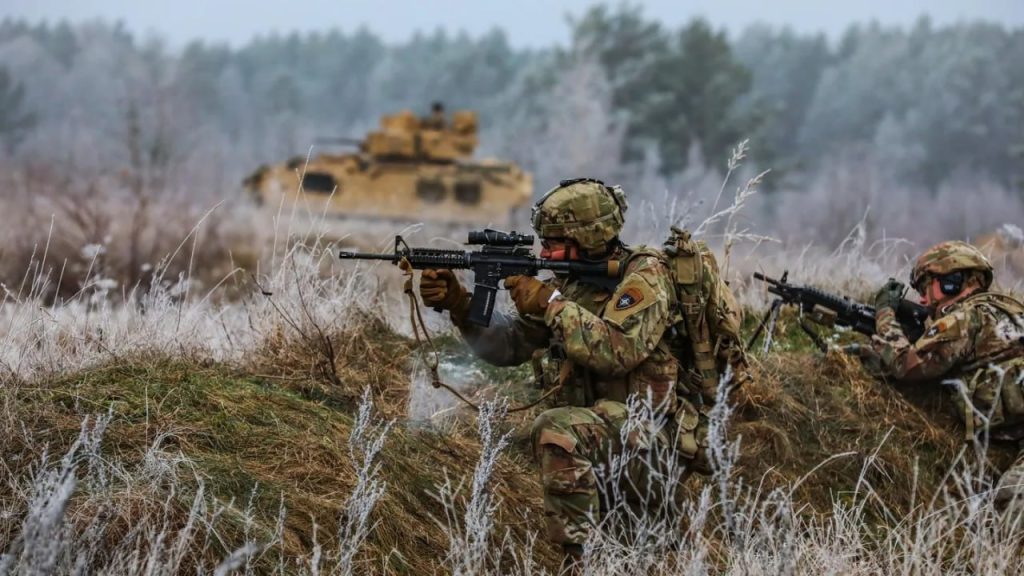 Страны НАТО уже направили военных в Украину, об этом заявил глава МИД Польши Сикорский