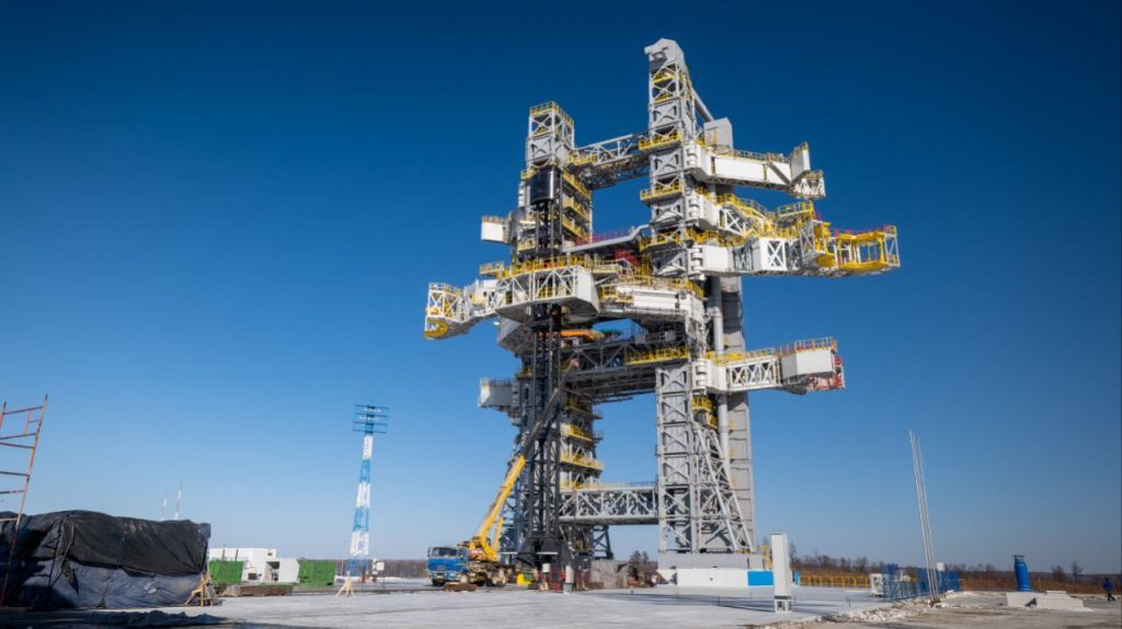 Стартовый комплекс на космодроме Восточный готовят к приему первой летной ракеты космического назначения "Ангара-А5"