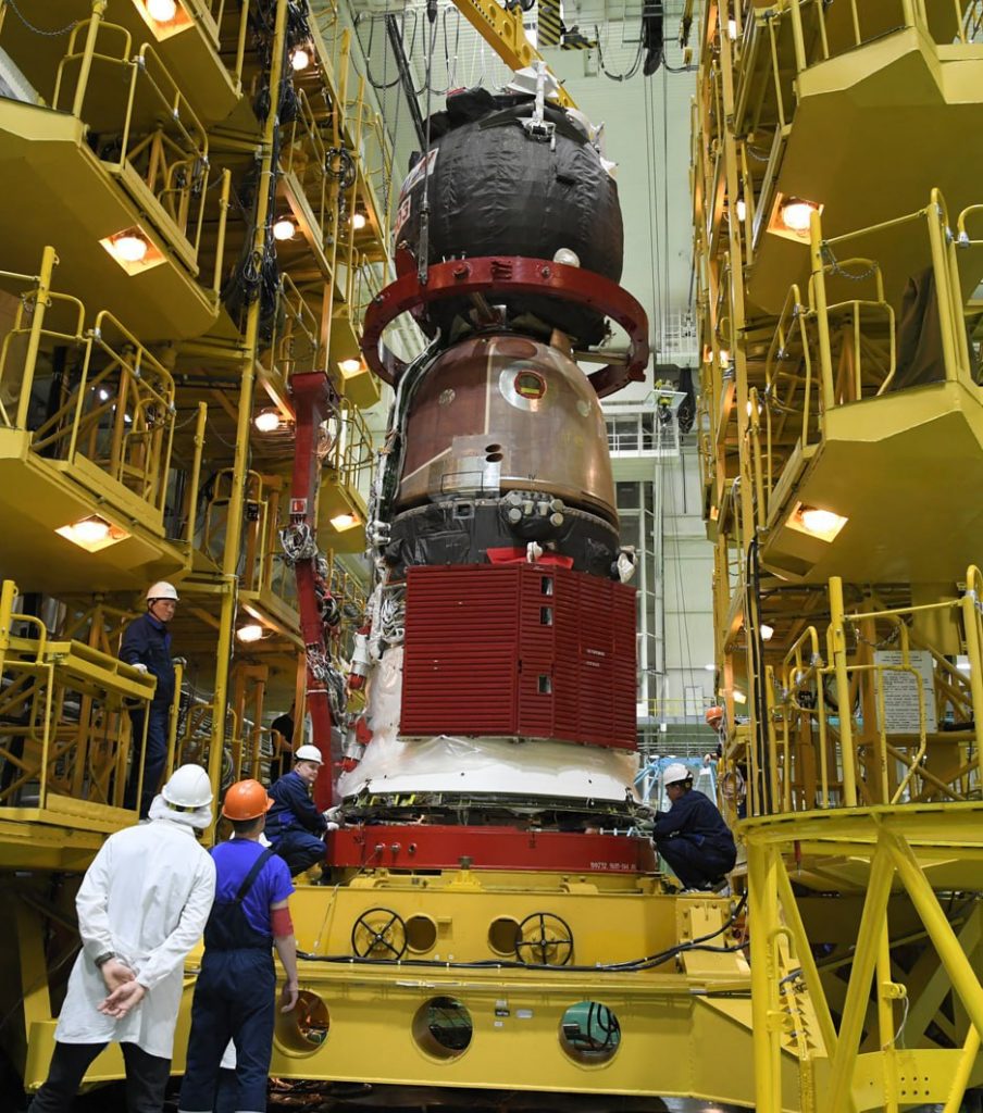 Стыковка космического корабля "Союз МС-25" с переходным отсеком