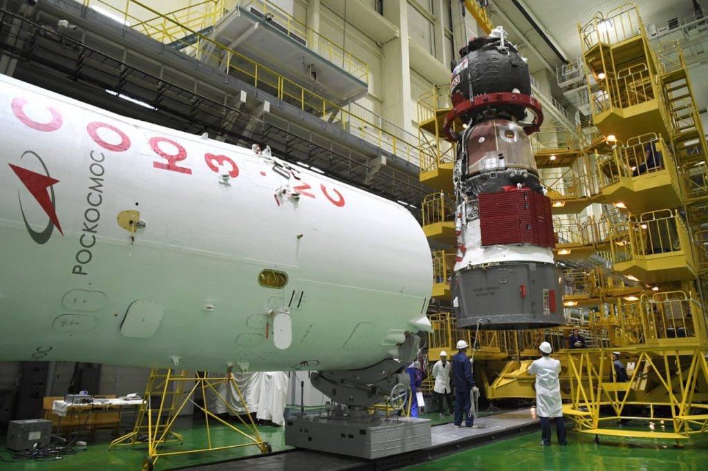 Стыковка космического корабля "Союз МС-25" с переходным отсеком