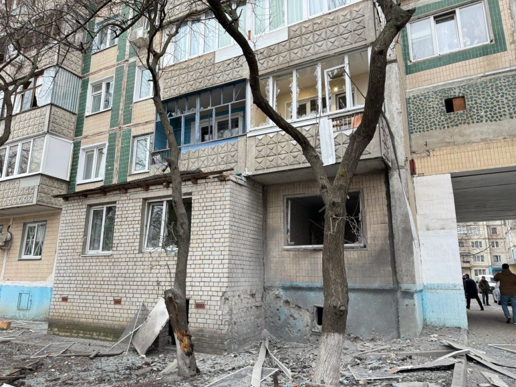 Два человека погибли, трое пострадали во время обстрелов Белгорода со стороны ВСУ, сообщил губернатор региона Вячеслав Гладков