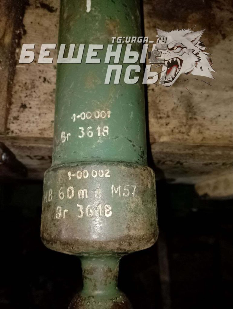 Бойцы бригады "Бешеные псы" показывают трофеи, оставленные солдатами ВСУ в ходе боев за Авдеевку