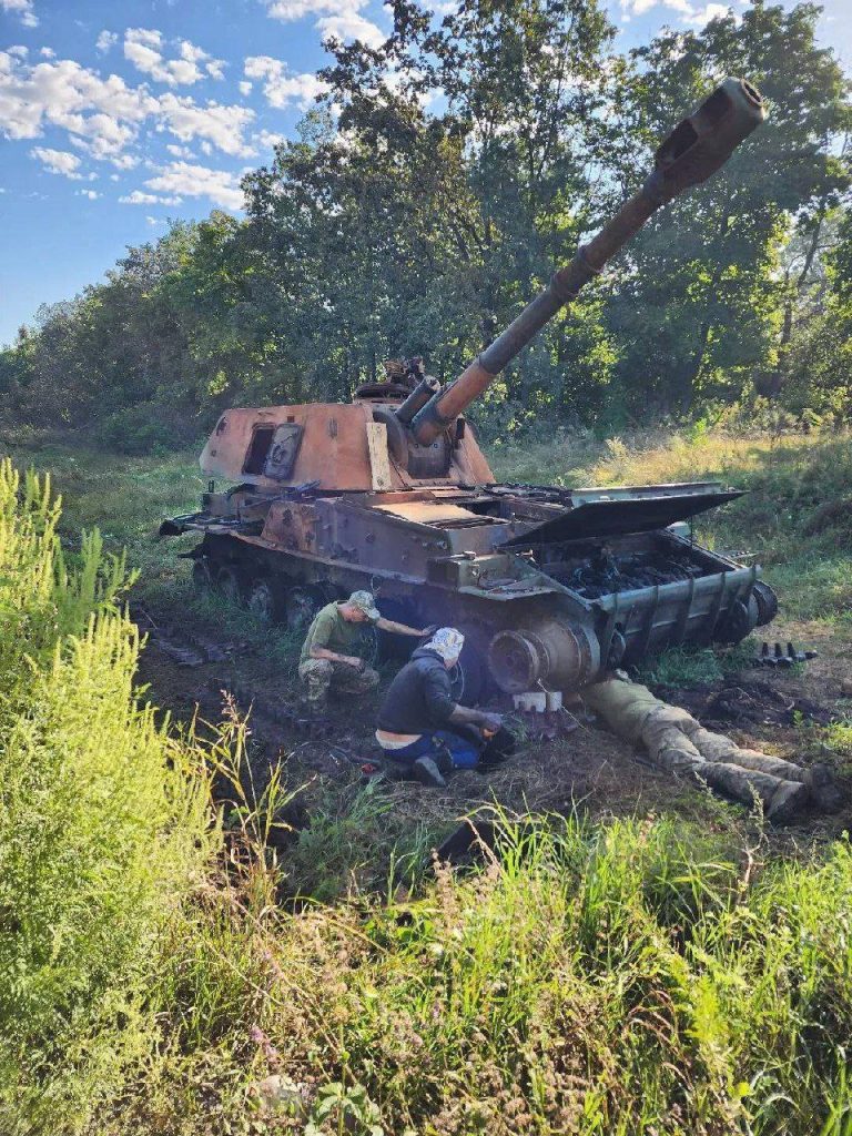 Еще одна уничтоженная в зоне проведения СВО украинская 152-мм самоходная гаубица. 2С3 «Акация».