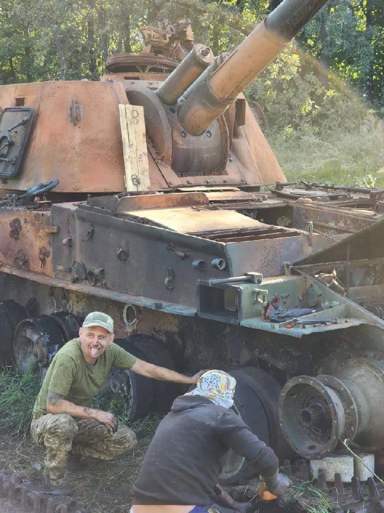 Еще одна уничтоженная в зоне проведения СВО украинская 152-мм самоходная гаубица. 2С3 «Акация».