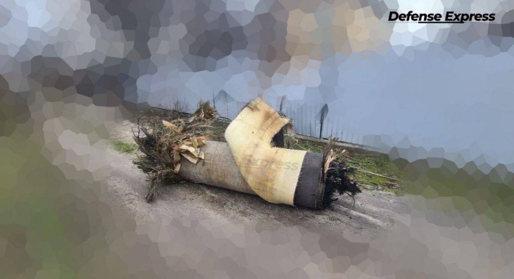 Противник публикует фото обломков хвостовой части гиперзвуковой ракеты 3М22 "Циркон", использованной сегодня для удара по целям в Киеве