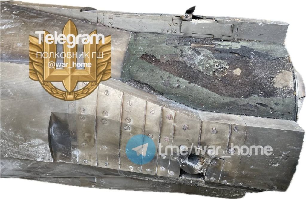 Противник публикует фото обломков хвостовой части гиперзвуковой ракеты 3М22 "Циркон", использованной сегодня для удара по целям в Киеве
