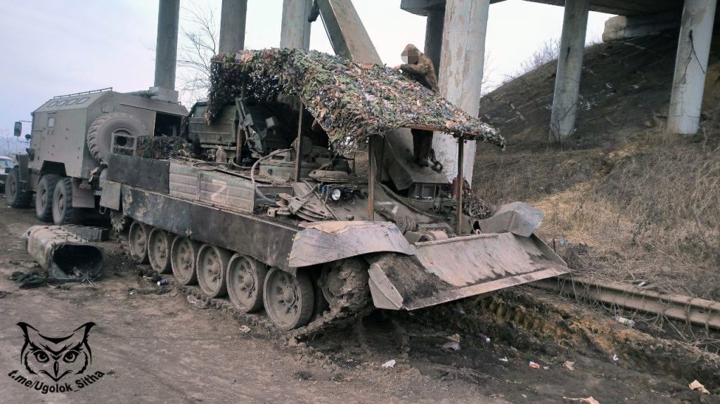 Разнообразная техника, оснащённая защитными козырьками в зоне СВО