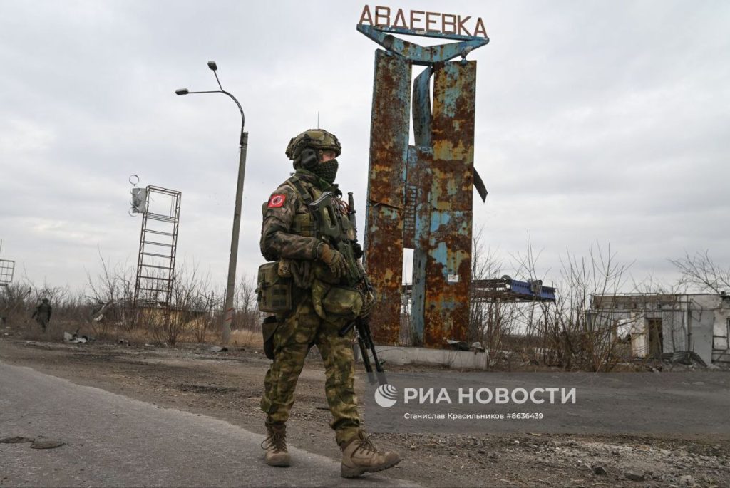 Военнослужащие 12-й гв. отдельной инженерной бригады ЦВО во время разминирования Авдеевки