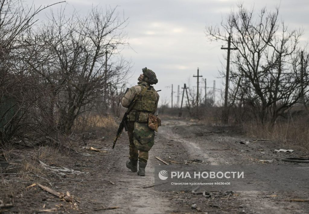 Военнослужащие 12-й гв. отдельной инженерной бригады ЦВО во время разминирования Авдеевки