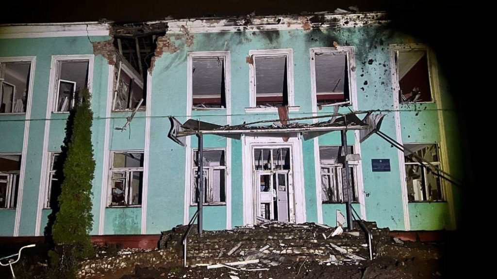 Сообщается о том, что две авиационные бомбы попали в пункт сбора солдат ВСУ в Великой Писаревке