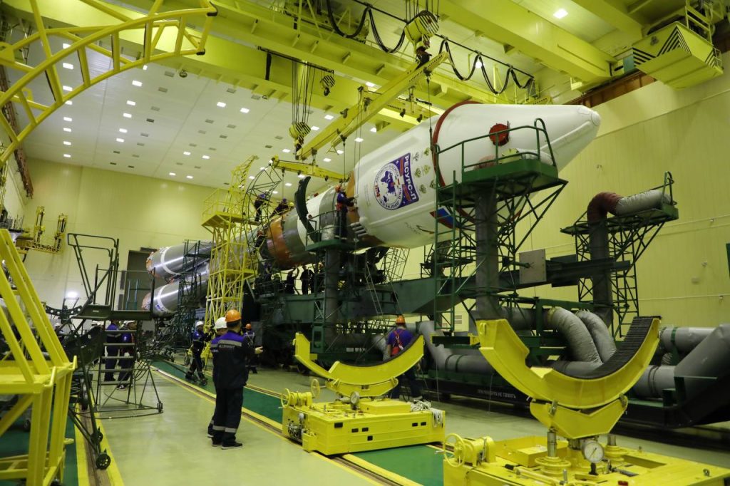 На космодроме Байконур проведена общая сборка ракеты-носителя "Союз-2.1б"