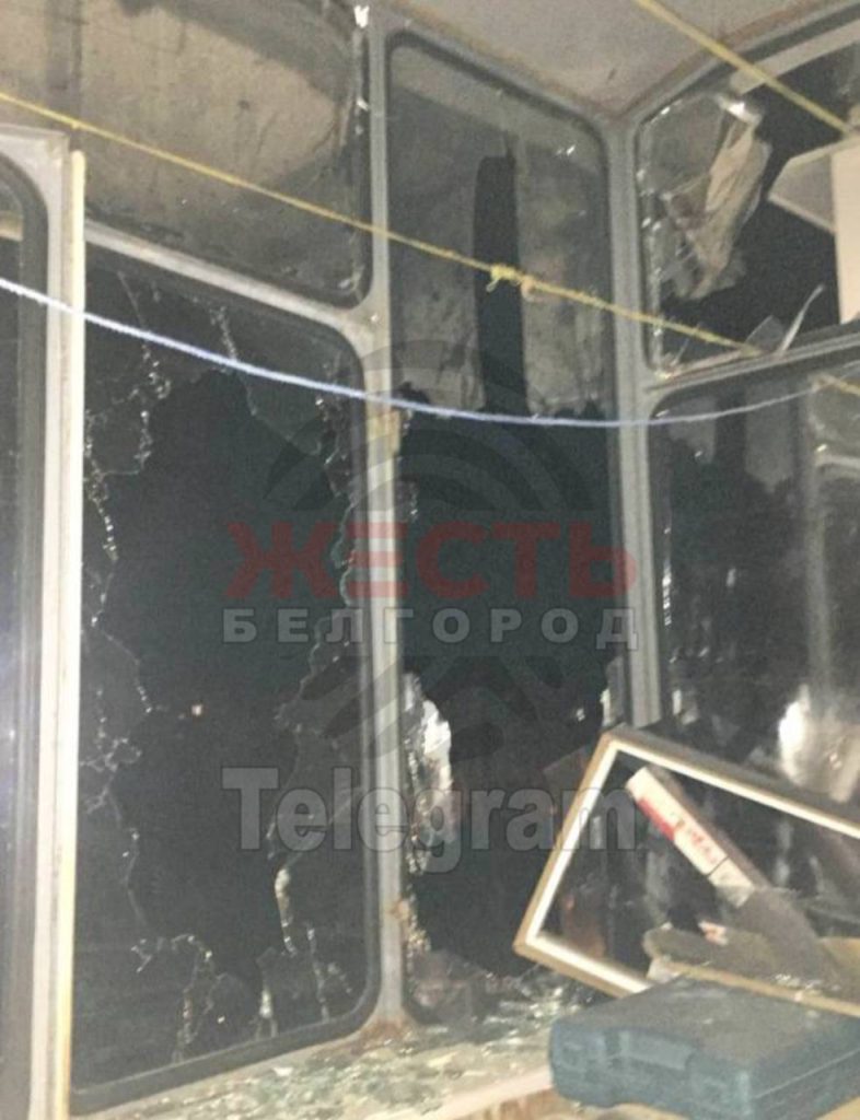 У Белгорода сбиты 15 снарядов, повреждены 17 домов, гимназия и 12 машин