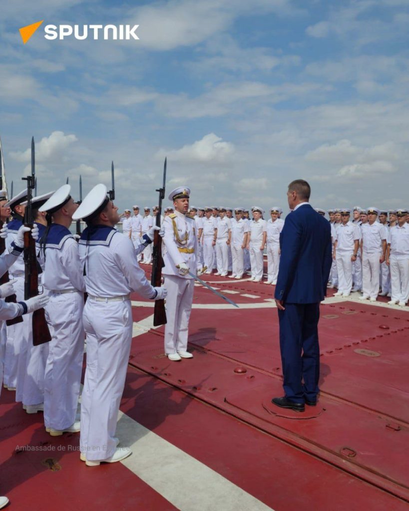 Российский фрегат "Маршал Шапошников" прибыл в эритрейский порт Массауа