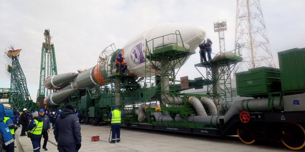 Ракета-носитель "Союз-2.1б", со спутником дистанционного зондирования "Ресурс-П" на борту, вывезена и установлена на стартовую площадку №31 космодрома Байконур