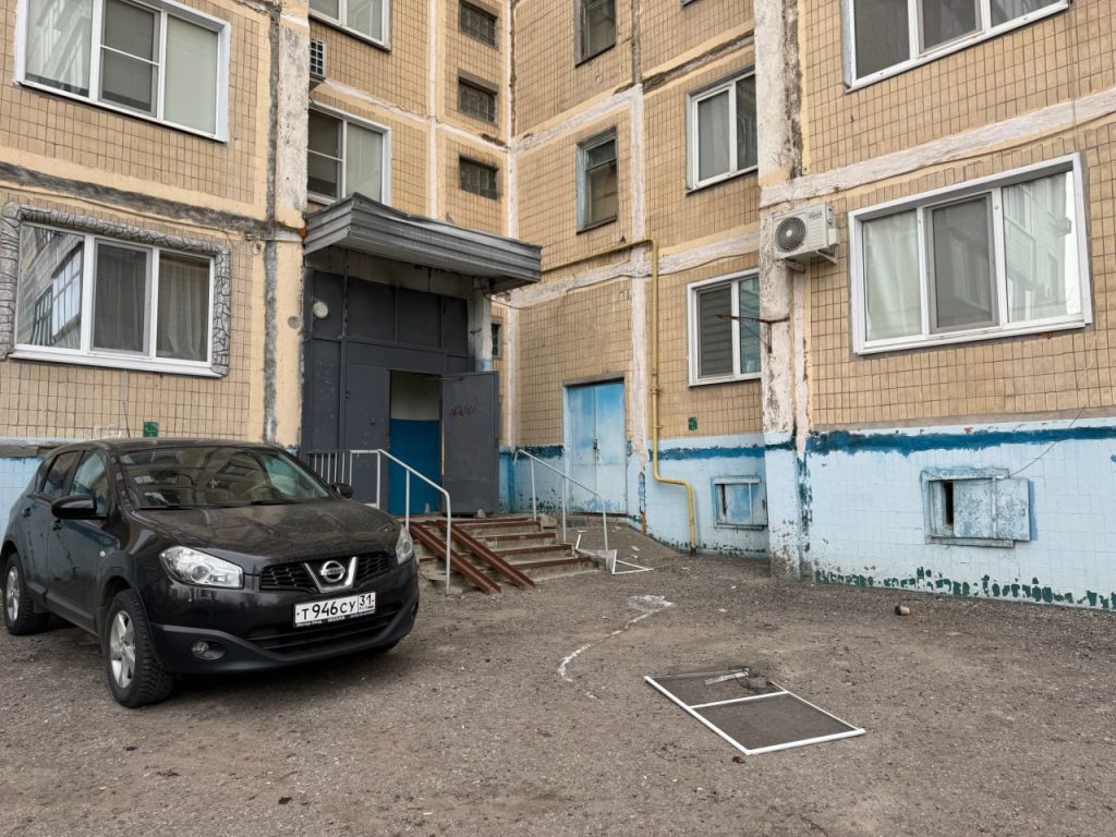 Беспилотник ВСУ врезался в многоквартирный дом в Белгороде, один человек погиб