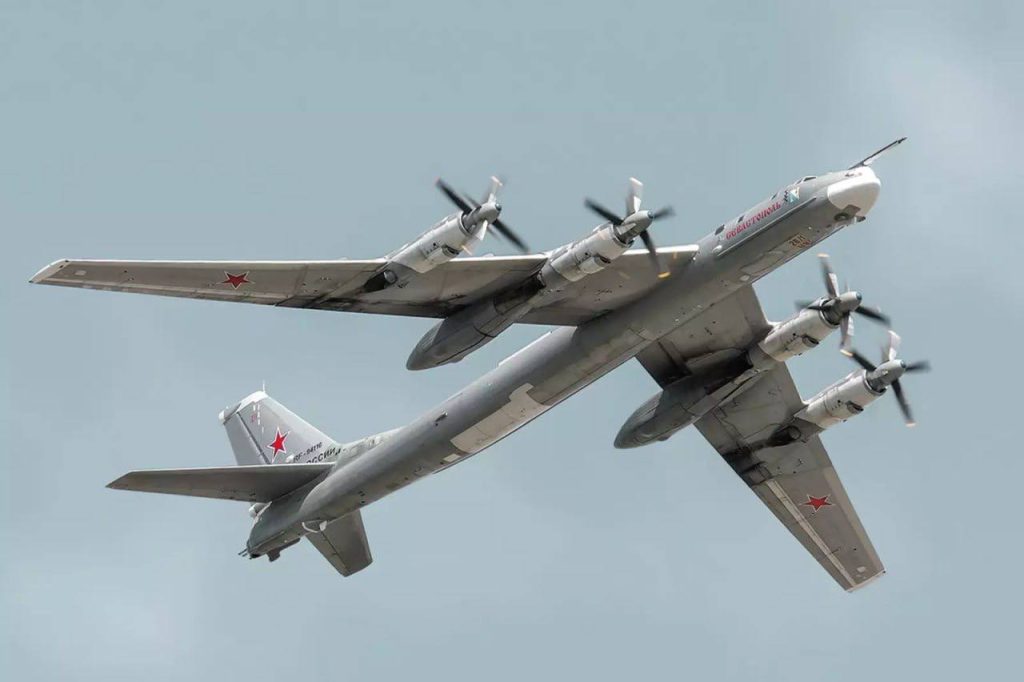 Ту-95 (проект «95», изделие «В», по кодификации НАТО: Bear — «Медведь») — советский и российский турбовинтовой стратегический бомбардировщик-ракетоносец