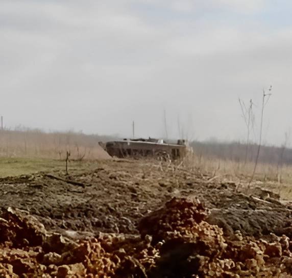 БМП-1 - повреждена и брошена