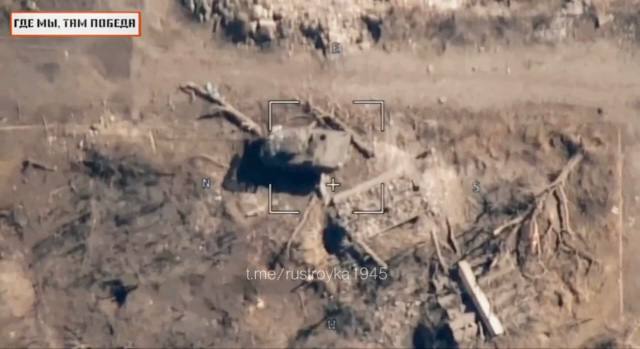 БМП-2 - повреждена и брошена. В северо-восточной части
