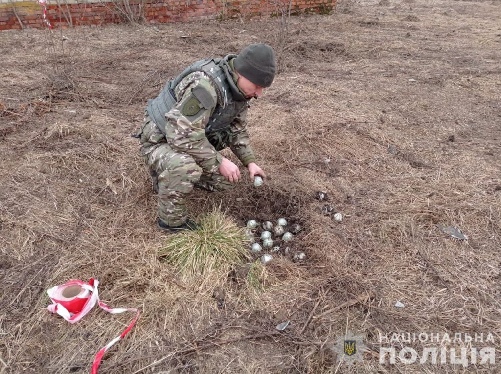 Кассетные боеприпасы ШОАБ-0.5 от авиабомбы РБК-500 с УМПК, прилетевшей не так давно по целям в Сумской области