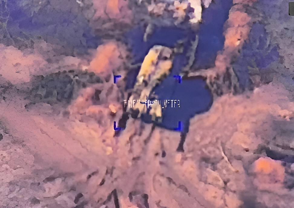 AS-90 - уничтожена. Возле трассы T0513 южнее н.п Резниковка в Донецкой области