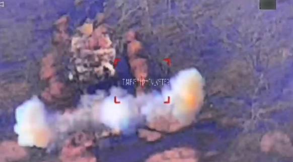 AS-90 - уничтожена. Возле трассы T0513 южнее н.п Резниковка в Донецкой области