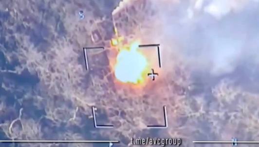 Т-64БВ - уничтожен. Возле трассы T0513 южнее н.п Резниковка  в Донецкой области