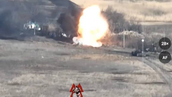 Т-64БВ - уничтожен. В с. Тоненькое Донецкой области