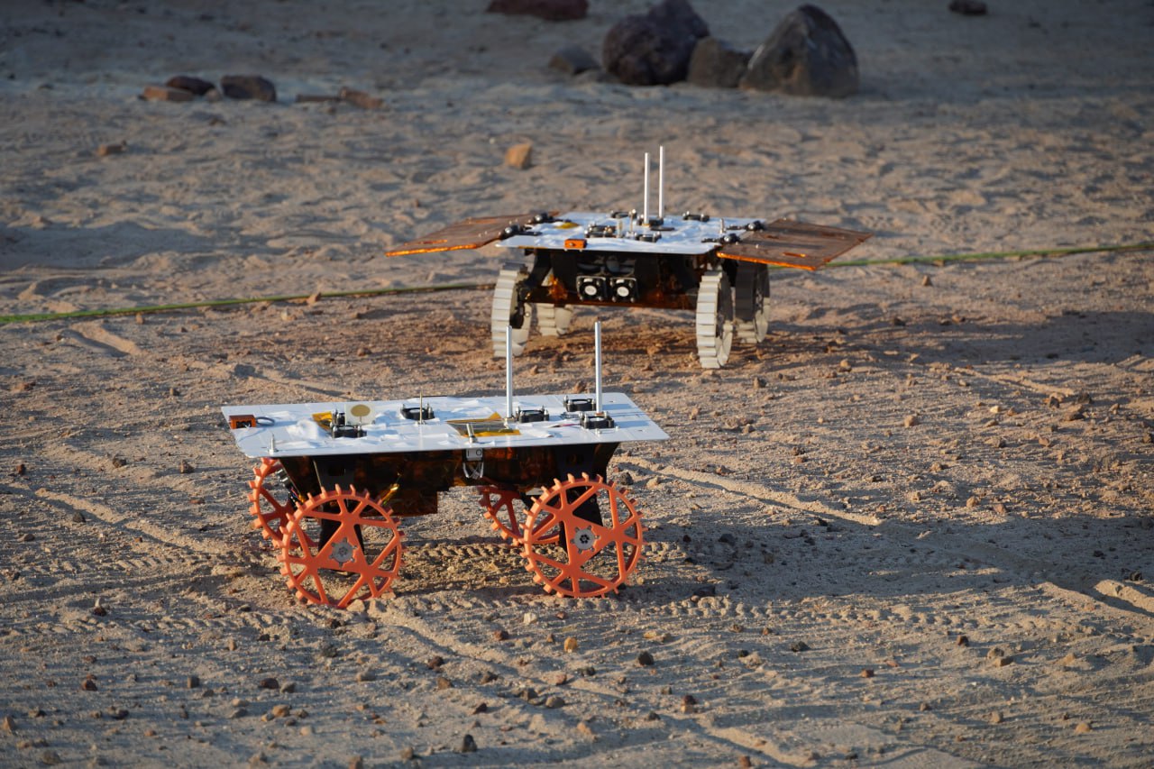 Инженеры NASA закончили испытания трёх малых луноходов CADRE (Cooperative Autonomous Distributed Robotic Exploration)