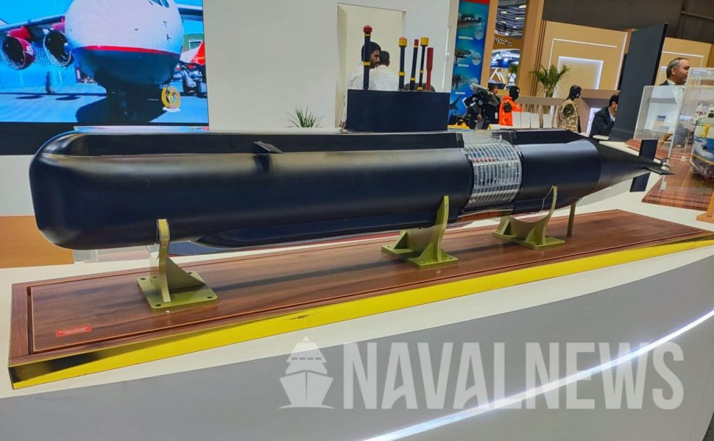 На международной выставке DIMDEX-2024 в Дохе (Катар) Иран продемонстрировал модель модернизированной подводной лодки типа "Фатех" (Fateh) с воздухонезависимой энергетической установкой (ВНЭУ)