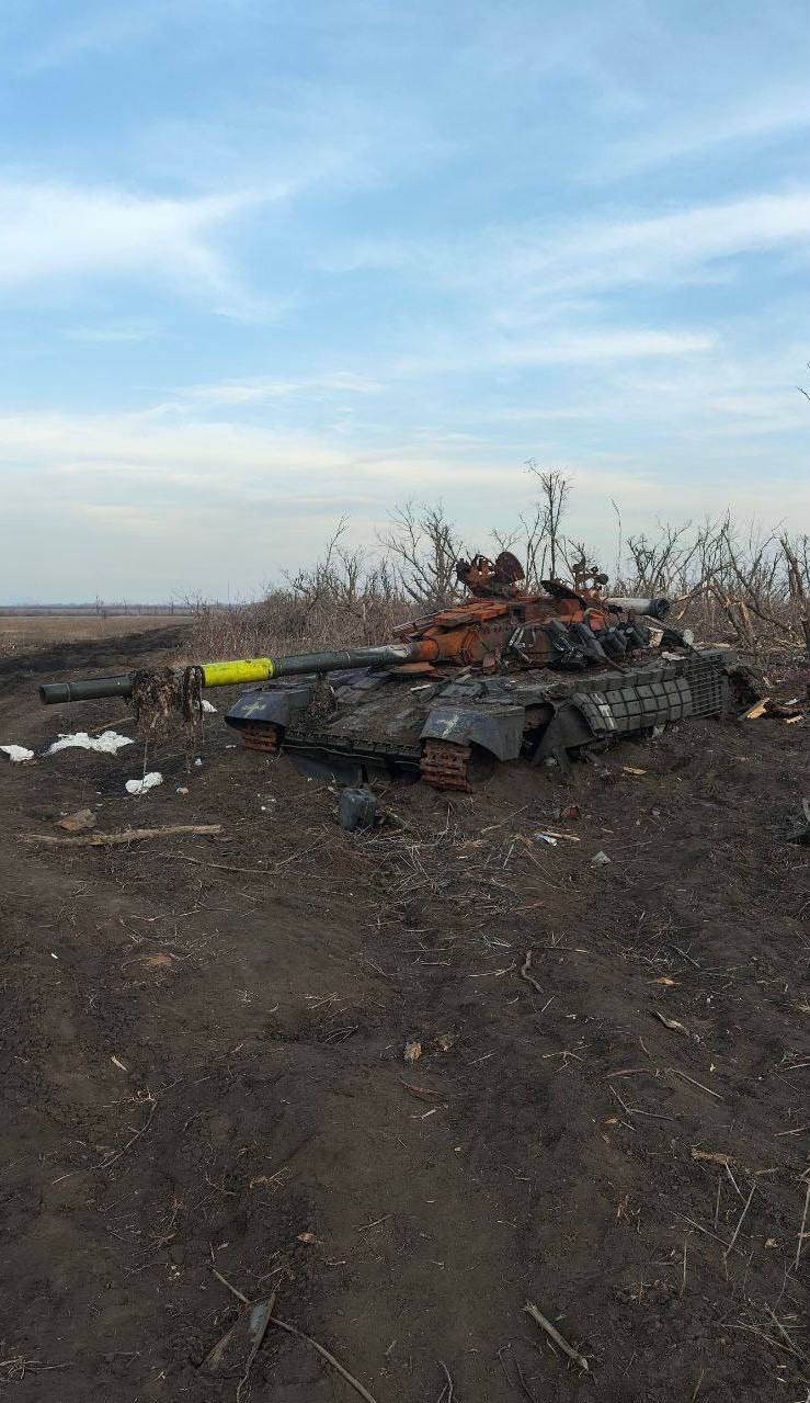 Т-64БВ - уничтожен. У пос. Северное в Донецкой области