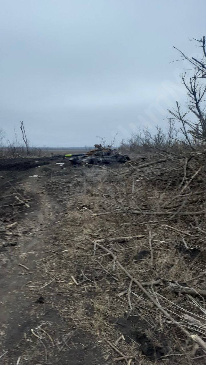 Т-64БВ - уничтожен. У пос. Северное в Донецкой области