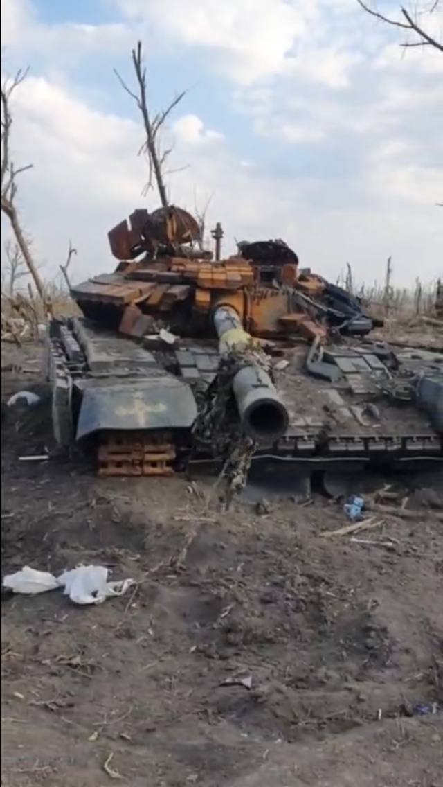 Т-64БВ - уничтожен. У пос. Северное в Донецкой области