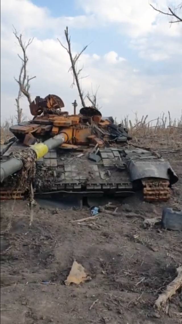 Т-64БВ - уничтожен. У пос. Северное в Донецкой области