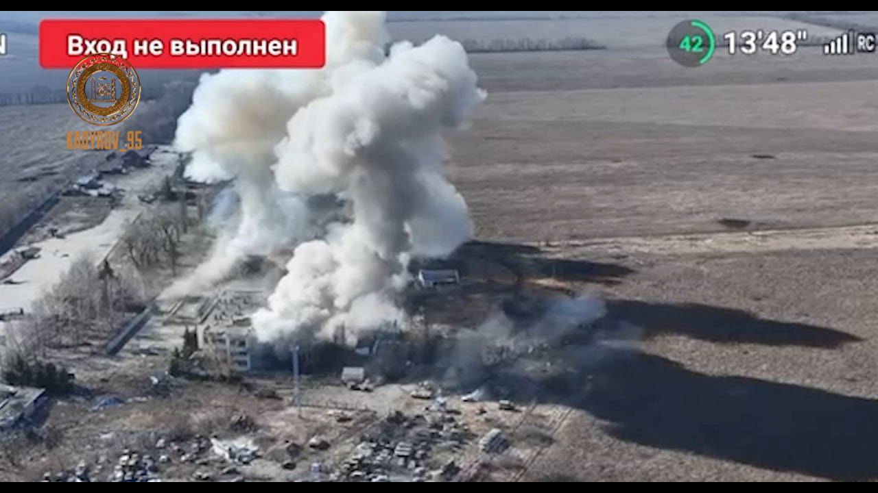 А это видео бесславного похождения того самого украинского Т-64БВ, подорвавшегося возле таможенного поста "Нехотеевка" на границе Белгородской и Харьковской областей