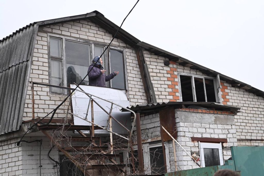 Два человека пострадали при обстреле ВСУ Белгородской области — над Белгородом и Белгородским районом сработала система ПВО, сообщил губернатор Гладков