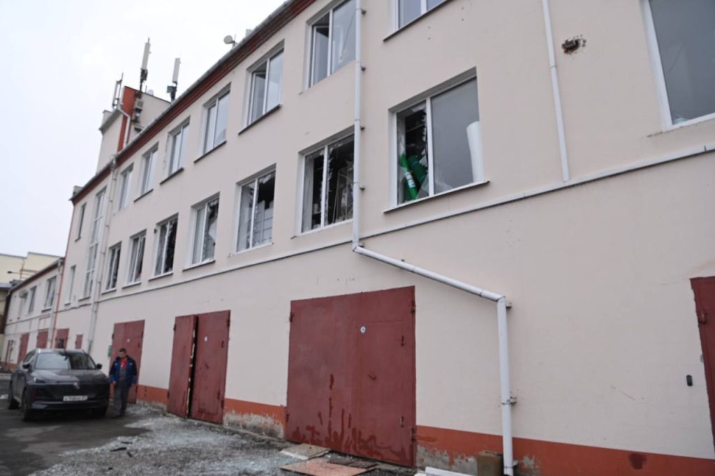 Два человека пострадали при обстреле ВСУ Белгородской области — над Белгородом и Белгородским районом сработала система ПВО, сообщил губернатор Гладков