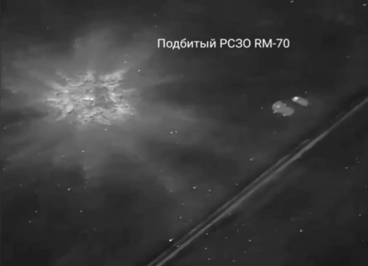 Кадры удара ракетой из ЗРК С-400 по украинской технике (похоже, что по грузовику с зениткой) на территории Харьковской области недалеко от белгородского приграничья