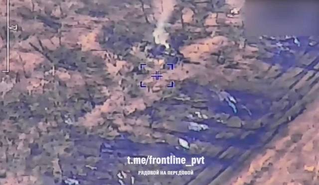 Т-64БВ - уничтожен. Возле с. Ступочки Донецкой области