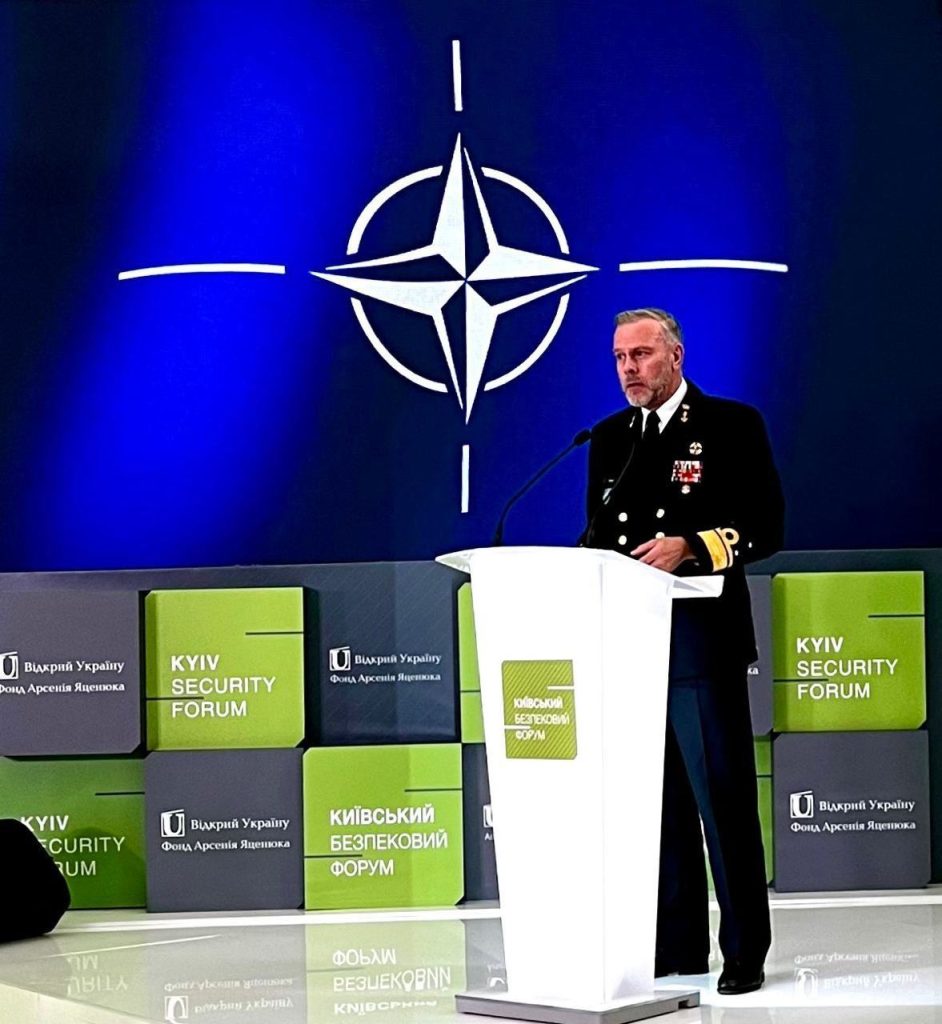 Киев впервые с начала СВО посетил высший военный руководитель НАТО