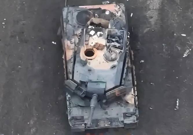 Leopard 2A4 - уничтожен. У с. Работино  Запорожской области