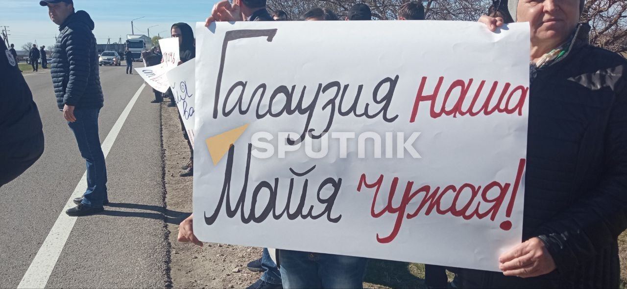 Санду объехала по грунтовой дороге протестующих в Гагаузии