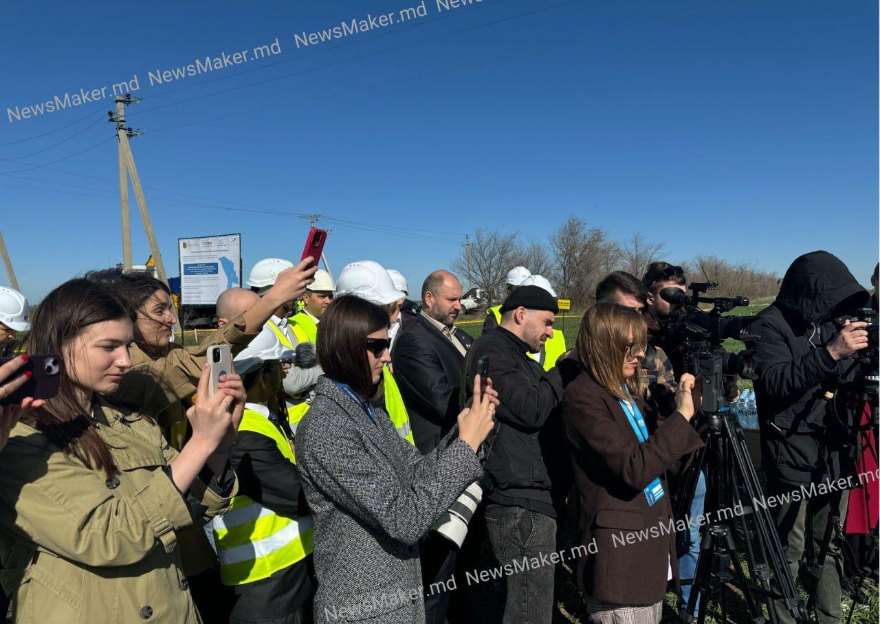 Санду объехала по грунтовой дороге протестующих в Гагаузии