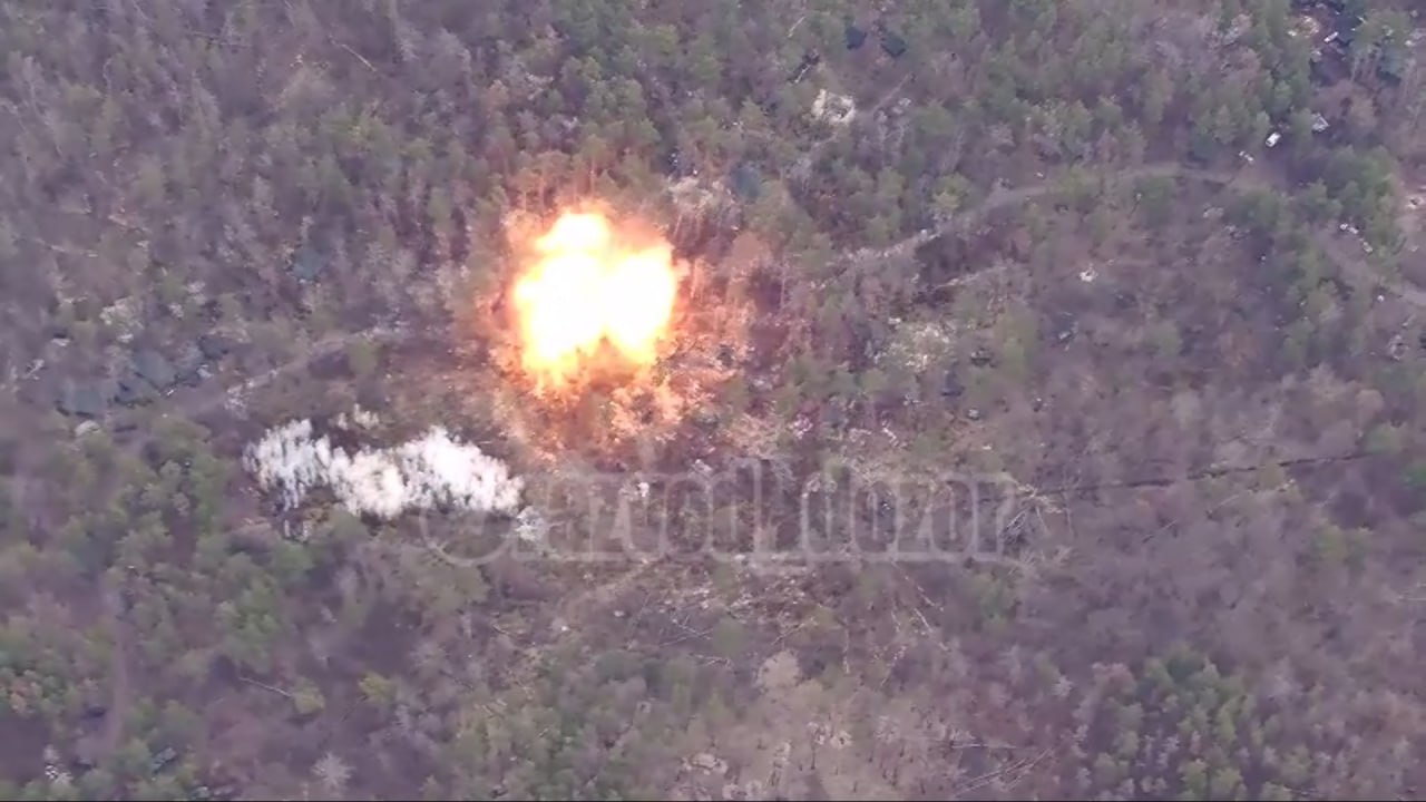 Красивые кадры уничтожения российской авиацией палаточного городка ГУР МО Украины в лесном массиве возле государственной границы