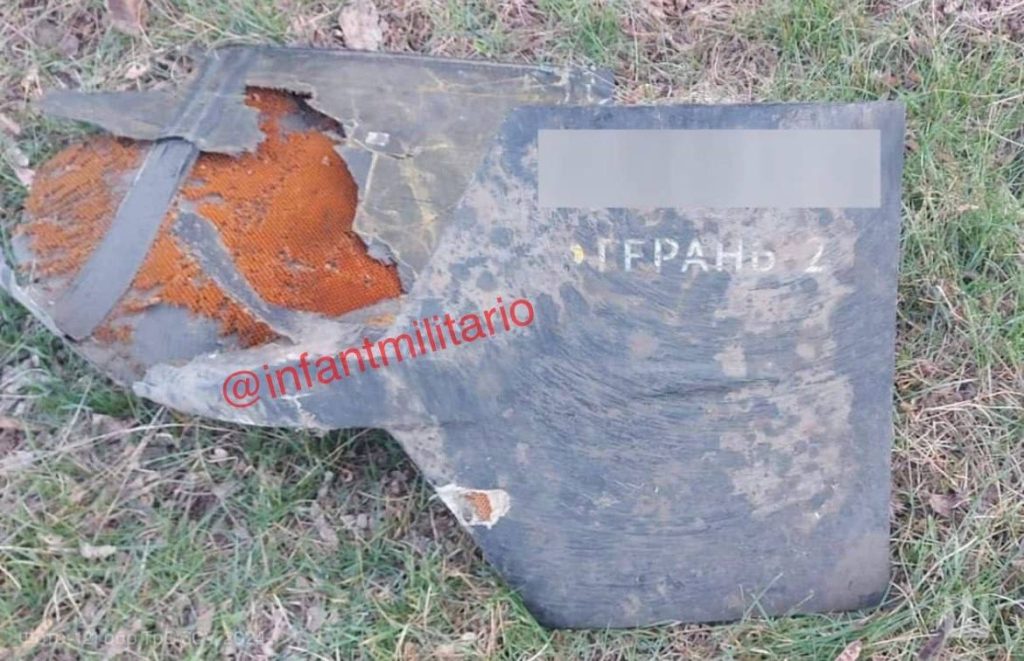 ВСУ показали обломки сбитого минувшей ночью на юге Украины барражирующего боеприпаса «Герань-2» нового производства