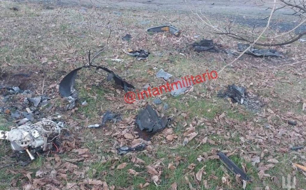 ВСУ показали обломки сбитого минувшей ночью на юге Украины барражирующего боеприпаса «Герань-2» нового производства