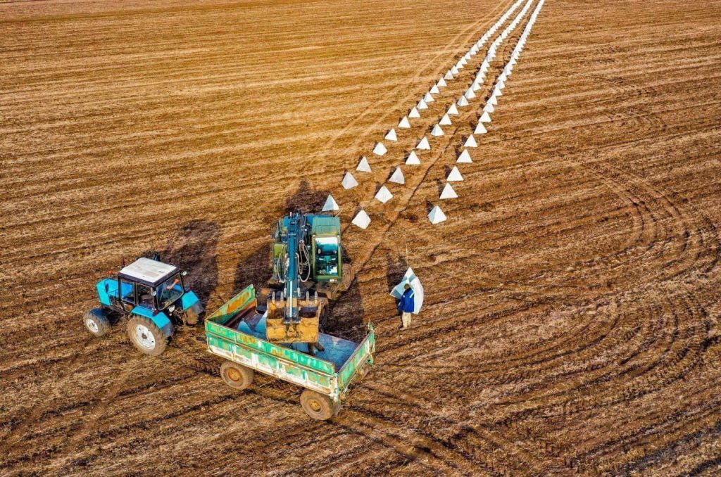 Украинская сторона продолжает активно окапываться по всей стране