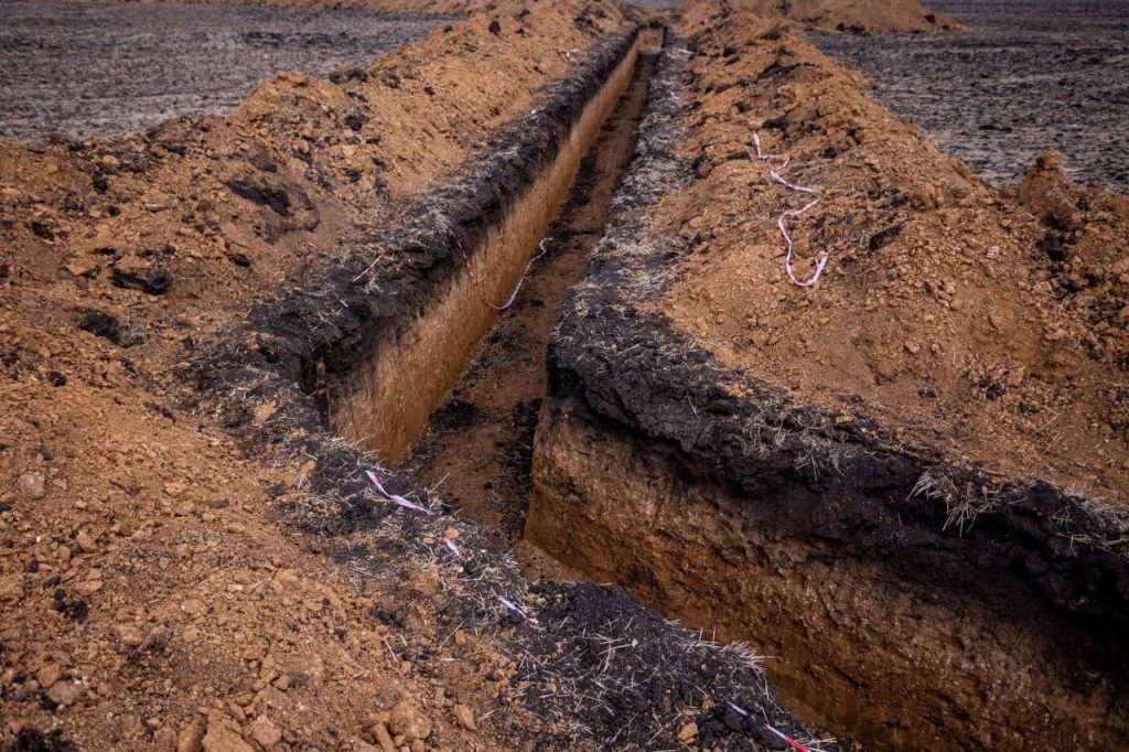 Украинская сторона продолжает активно окапываться по всей стране