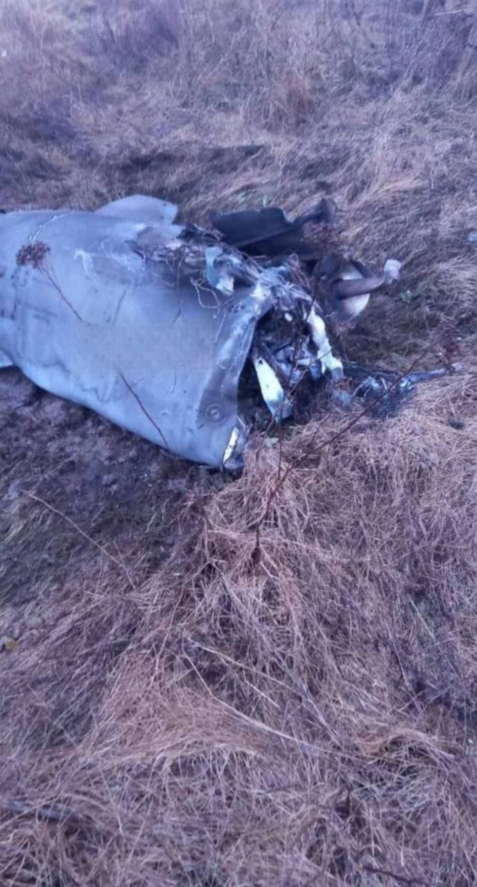 Обломки крылатой ракеты Х-101, упавшей (или сбитой по ошибке средствами ПВО) в Красноармейском районе Саратовской области сегодня ранним утром