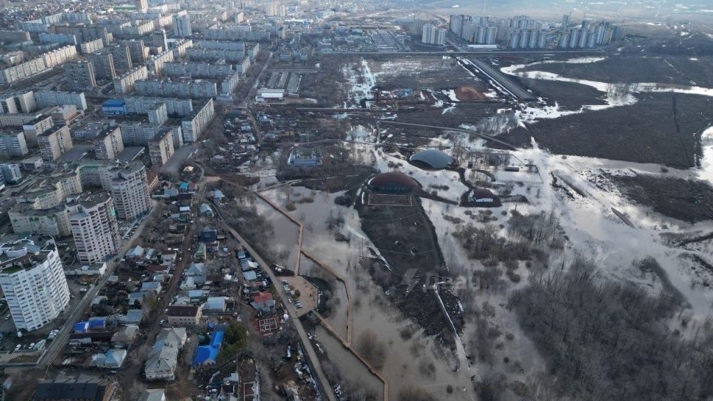 ЧС на Урале: ситуация с паводками напряжённая, вода в реке Урал поднялась до критических 965 см
